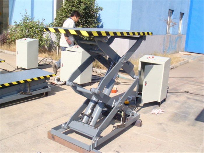 Safety Toe Guard Hydraulic Scissor Lift Platform Unloading Goods To The