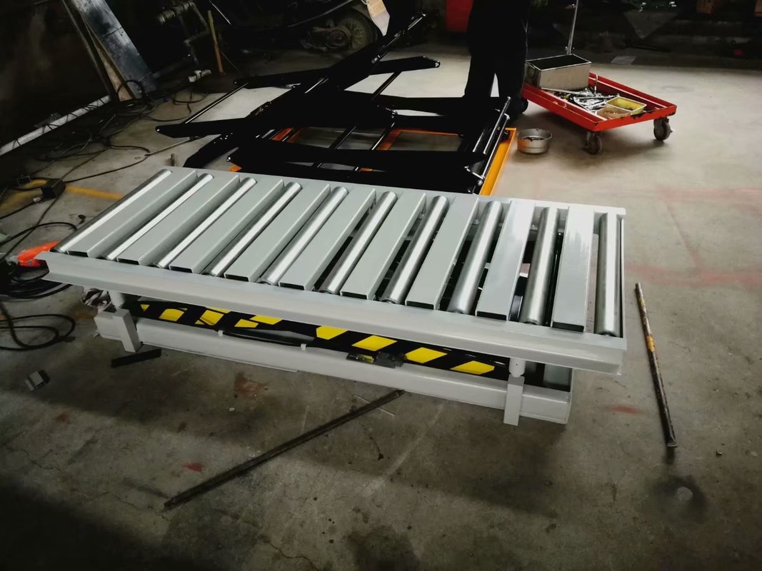 Roller Hydraulic Scissor Lift Table For Goods Sliding On Platform And
