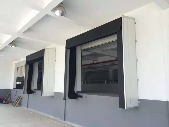 Pharmaceutical Retractable Dock Shelter Loading Dock Enclosures CE approval