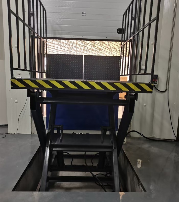 Warehouse Truck Dock Lift 2180mm×3000mm Hydraulic Scissor Lift Dock Leveler