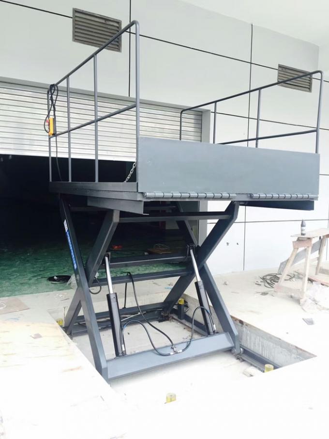 Loading Hydraulic Dock Lift , Sicssor Lift Let Loading And Unloading