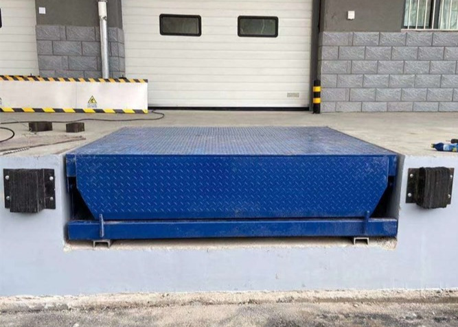 8000KG Loading Dock Ramp Electric Dock Leveler For Loading And ...