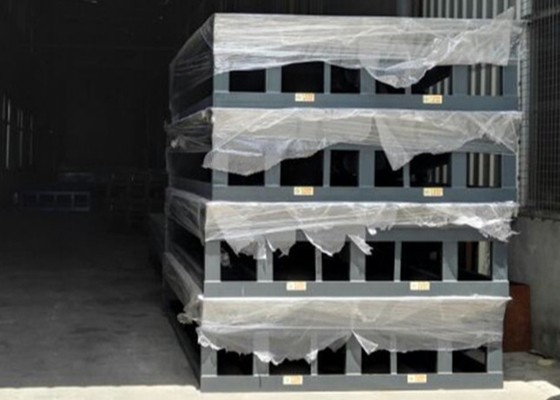 13600KG Heavy Load Capacity Forklift Electric Dock Levelers With Two Oil Cylinders Lifting