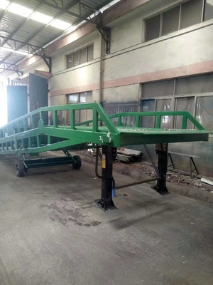 Width 2000mm Mobile Yard Ramp With Manual Hydraulic Pump CE Approval For Truck Loading