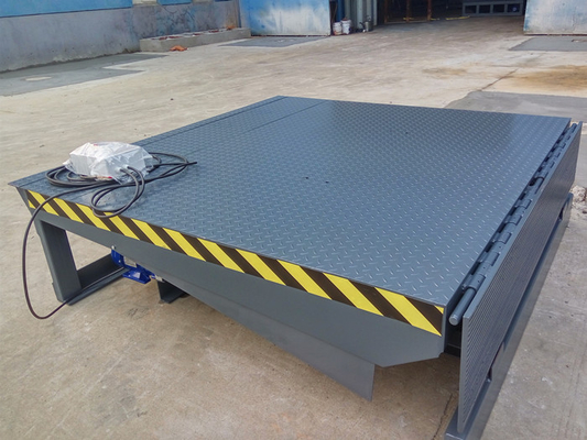 Container Electric Dock Leveler For Forklift Working