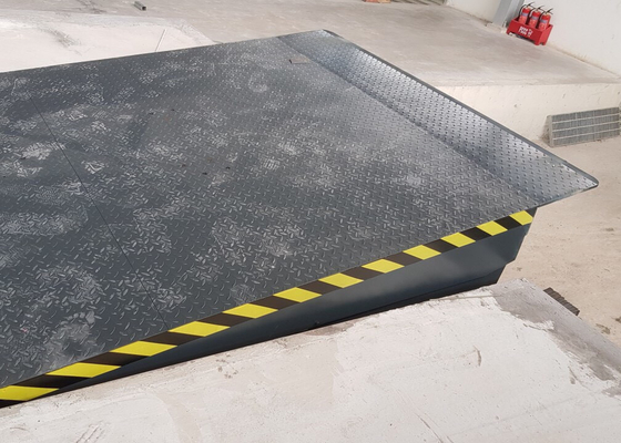 Loading Dock Equipment Hydraulic Dock Levelers 5m Extreme Length CE Approval