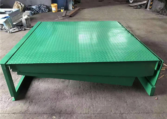 AC 380V 50HZ Hydraulic Dock Levelers Loading And Unloading Goods For Forklift From Warehouse